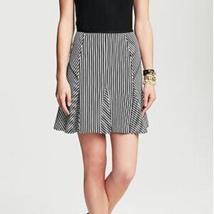 Banana Republic Black and White Striped Fluted Skirt Size 6P